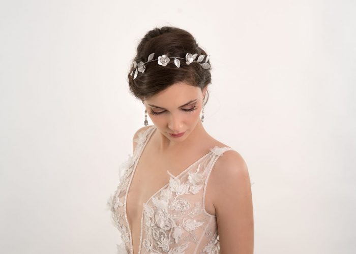 detalle del bordado del vestido de novia Lenna, tul de seda con cristales y hojas 3D