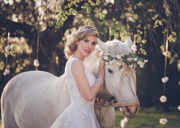 Novia romantica con caballo colección Flores de Jade realizada por Marcela Colos