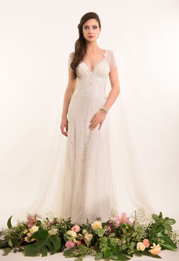 Vestido de Novia perfecto, diseño Alanna de tul íntegramente bordado en piedras y flecos de canutillos