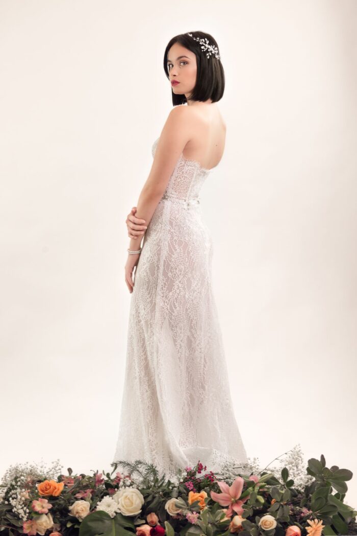 Vestido de novia encaje chantilly transparente. Diseño Gianna