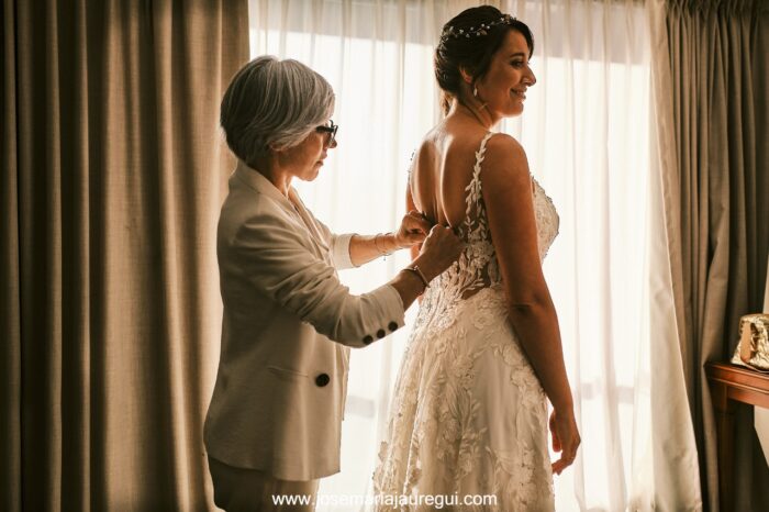 Marcela Colos vistiendo una novia el dia de su boda